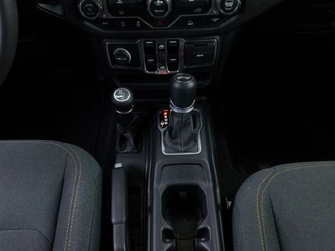Used 2025 Jeep Wrangler Unlimited Sport AWD/4WD image 14