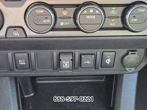 Used 2022 Toyota Tacoma TRD Off-Road AWD/4WD image 26