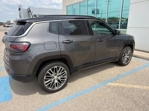 Used 2024 Jeep Compass Limited w/ Elite Group AWD/4WD image 3