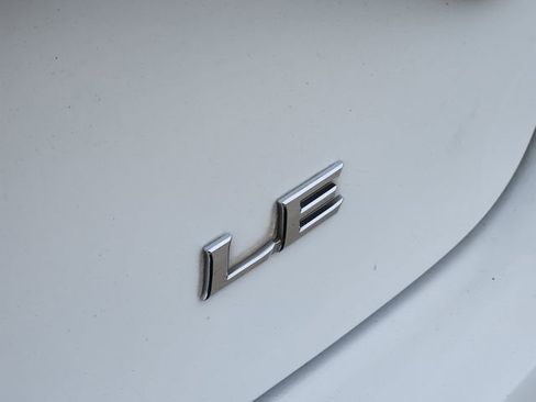 Used 2016 Toyota Camry LE FWD image 12
