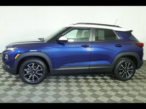 Used 2023 Chevrolet TrailBlazer ACTIV w/ Convenience Package AWD/4WD image 17