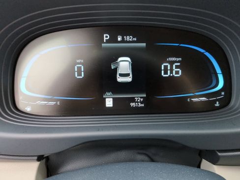 Used 2025 Hyundai Venue Limited image 10