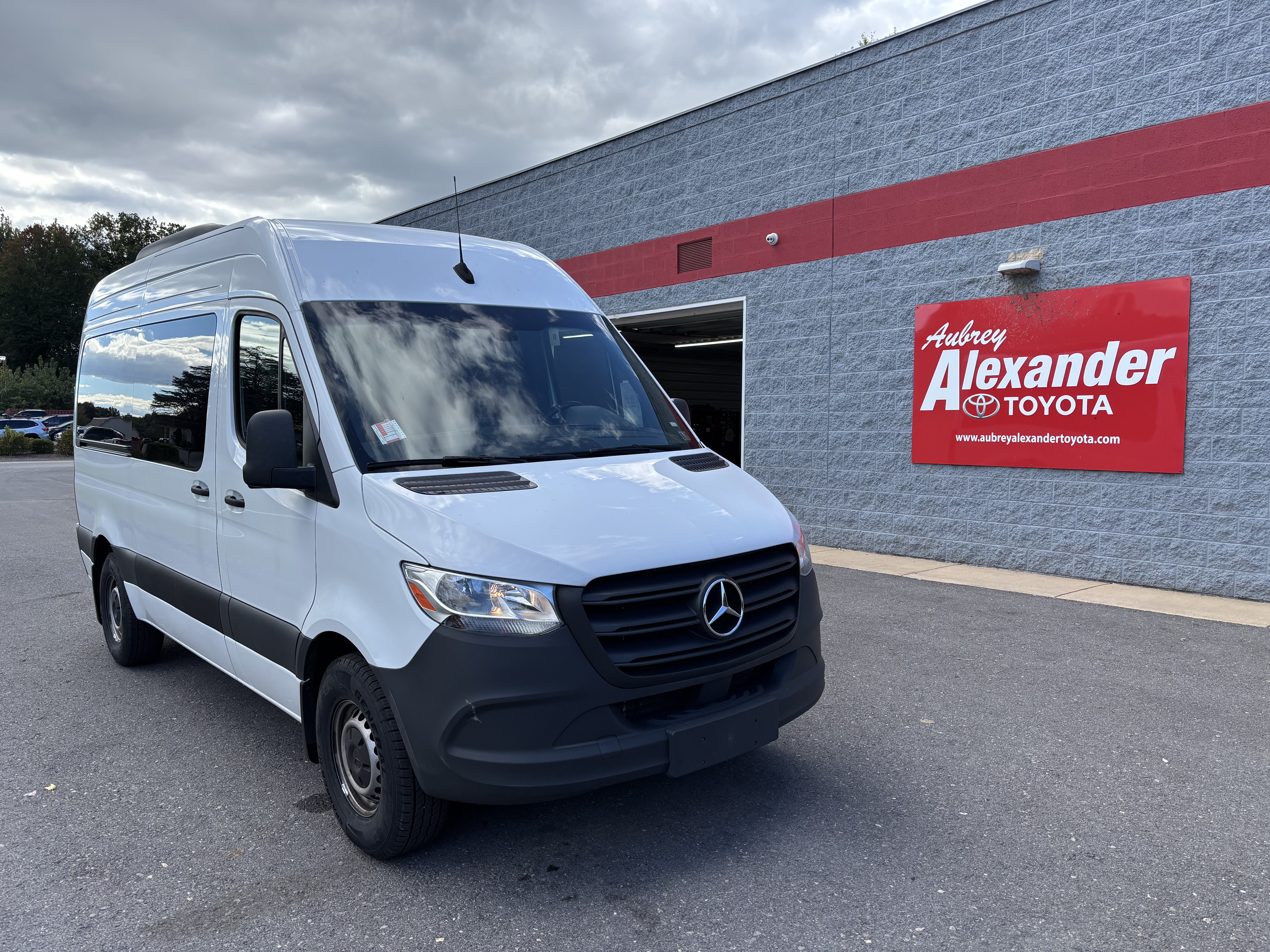 Used 2024 Mercedes-Benz Sprinter 2500 image 1