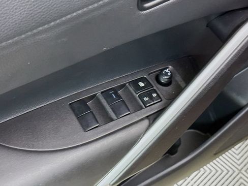 Used 2025 Toyota Corolla Cross XLE w/ Convenience Package FWD image 18
