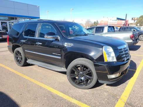 Used 2013 Cadillac Escalade Luxury image 3