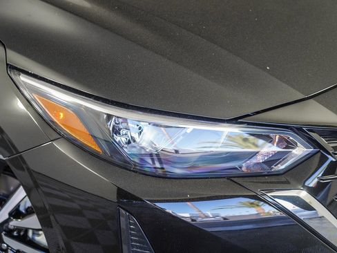 Used 2025 Nissan Sentra SV w/ SV Premium Package image 2