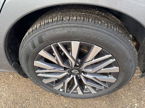 Used 2025 Nissan Altima 2.5 SV image 7