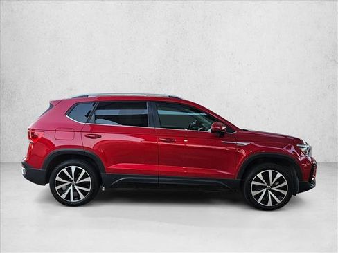 Used 2023 Volkswagen Taos SE FWD image 4