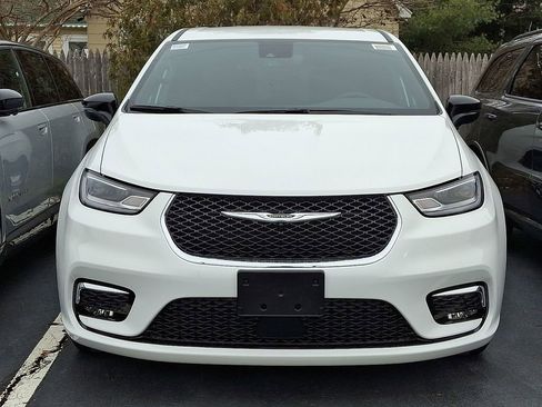 New 2026 Chrysler Pacifica Select image 2