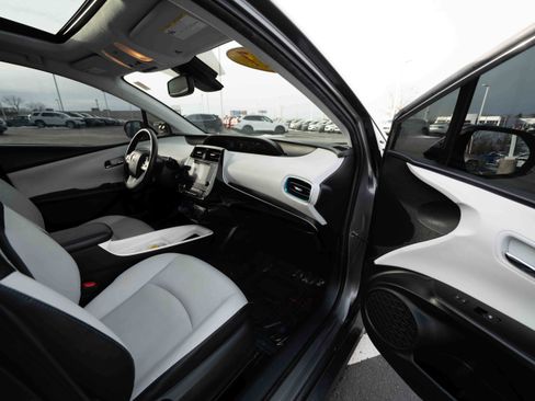 Used 2017 Toyota Prius Four image 25