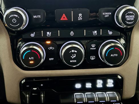 Used 2019 RAM 2500 Laramie AWD/4WD image 12