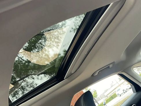 Used 2016 Ford Fusion SE w/ Equipment Group 202A image 18