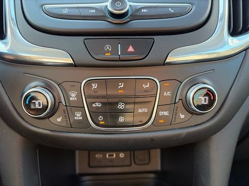 Used 2022 Chevrolet Equinox LT FWD image 9