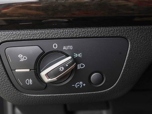 Used 2020 Audi Q5 e Premium Plus w/ Premium Plus Package image 31