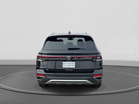 New 2026 Volkswagen Taos SE FWD image 4