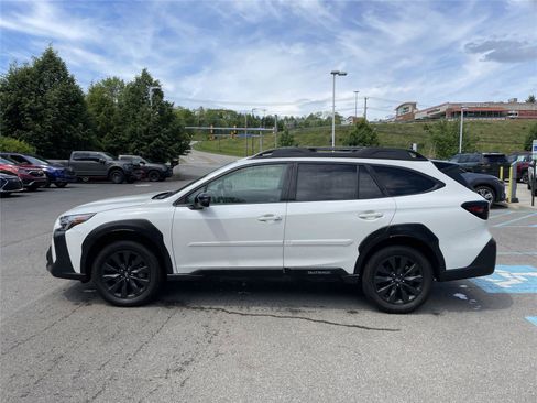 Used 2025 Subaru Outback Onyx Edition XT AWD/4WD image 2