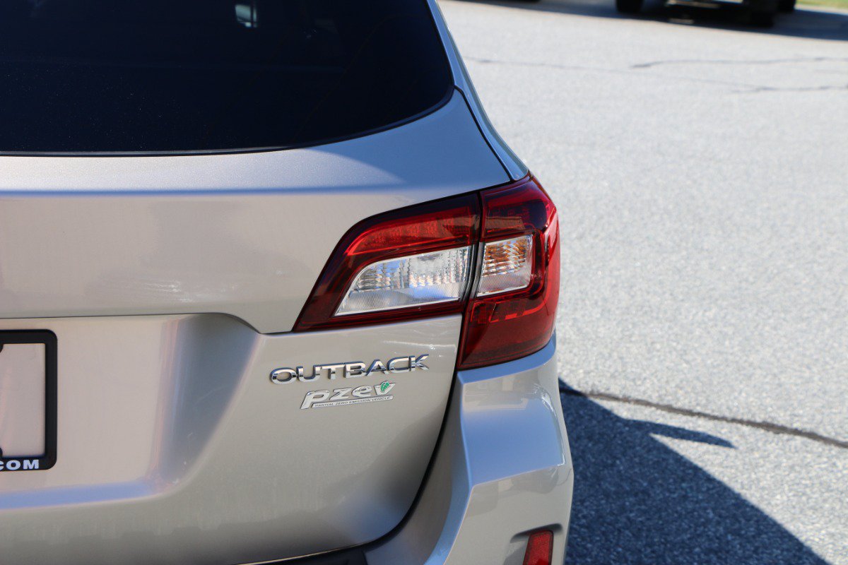 Used 2017 Subaru Outback 2.5i Limited AWD/4WD image 7
