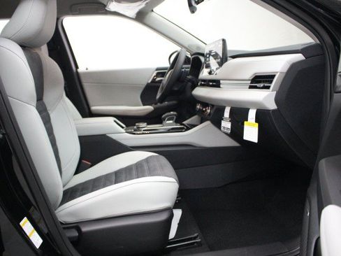 New 2026 Mitsubishi Outlander SE FWD image 18