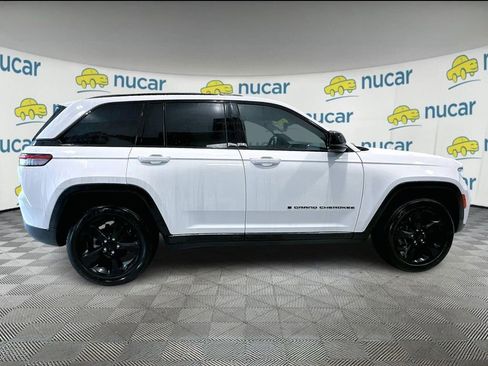 Used 2023 Jeep Grand Cherokee Altitude image 9