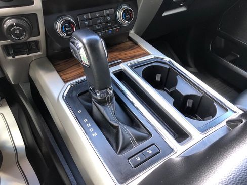 Used 2019 Ford F150 Lariat w/ Equipment Group 502A Luxury AWD/4WD image 30