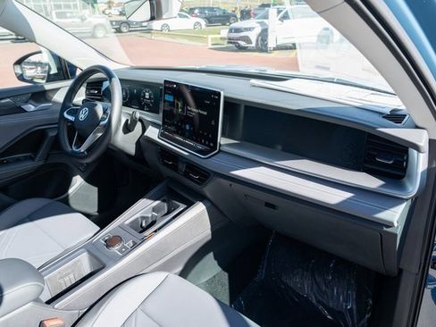 New 2026 Volkswagen Tiguan SE image 40