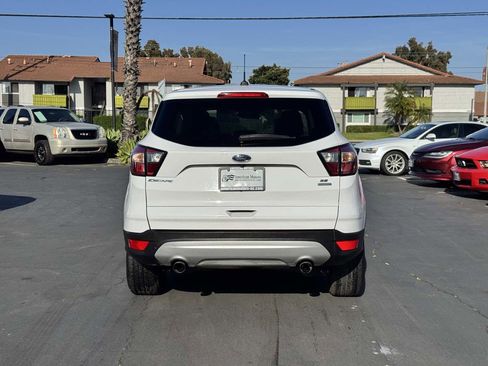 Used 2017 Ford Escape SE FWD image 3