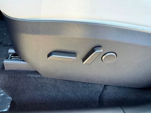 Used 2024 Tesla Model Y Long Range image 11