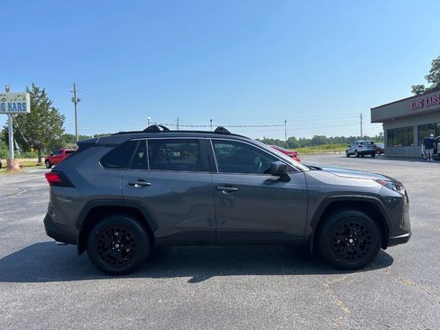 Used 2020 Toyota RAV4 LE image 7