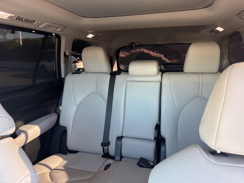 Certified 2025 Toyota Grand Highlander AWD Hybrid image 11