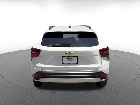 Used 2025 Chevrolet Trax LT FWD image 10