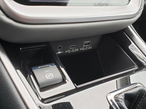 Used 2024 Subaru Outback Premium image 24