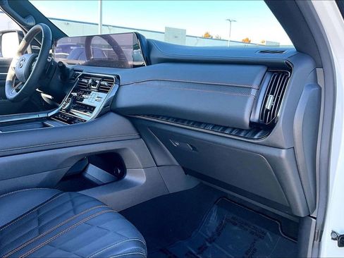 Used 2025 Nissan Armada PRO-4X image 21