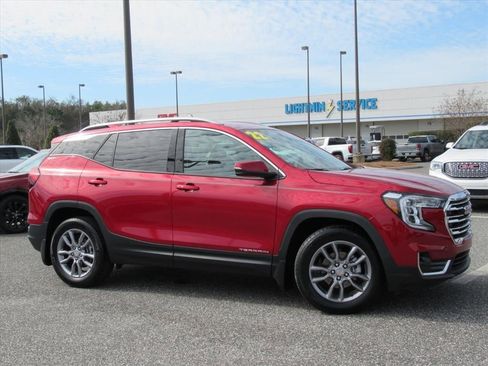 Used 2022 GMC Terrain SLT w/ Infotainment Package II FWD image 2
