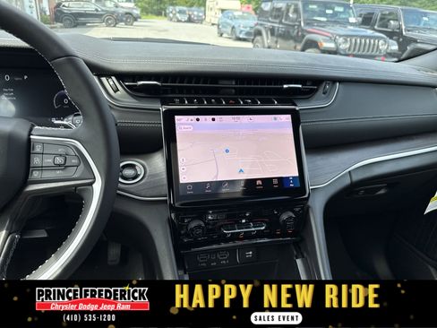 New 2025 Jeep Grand Cherokee L Limited w/ Black Appearance Package image 21