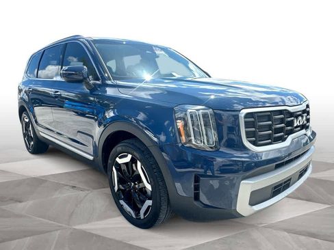 Certified 2023 Kia Telluride S w/ S Sunroof Package image 2