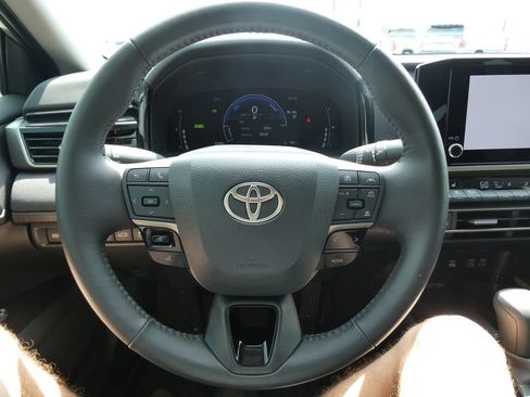Used 2025 Toyota Camry LE w/ Convenience Package FWD image 33