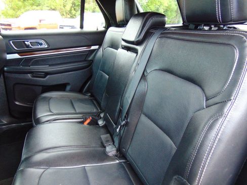 Used 2018 Ford Explorer Limited AWD/4WD image 9