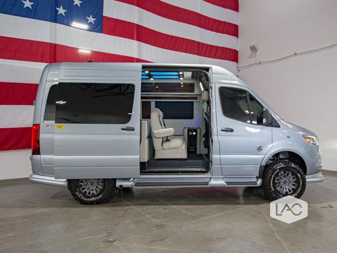 Used 2025 Mercedes-Benz Sprinter 2500 image 33