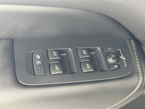 Used 2022 Volvo XC60 B5 Inscription w/ Protection Package Premier image 18