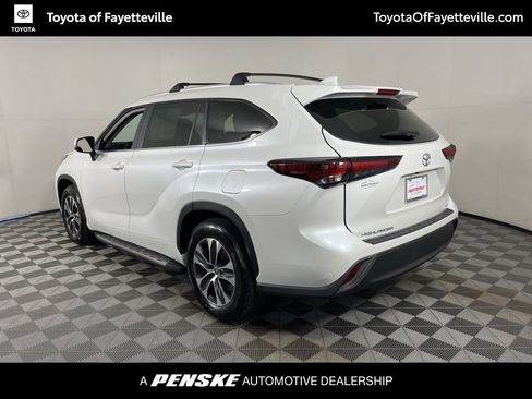 Certified 2025 Toyota Highlander XLE image 16