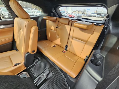 Used 2022 Toyota Highlander Platinum image 16