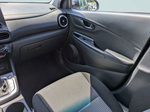 Used 2023 Hyundai Kona SE w/ Cargo Package AWD/4WD image 18