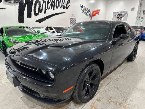 Used 2020 Dodge Challenger SXT RWD image 18