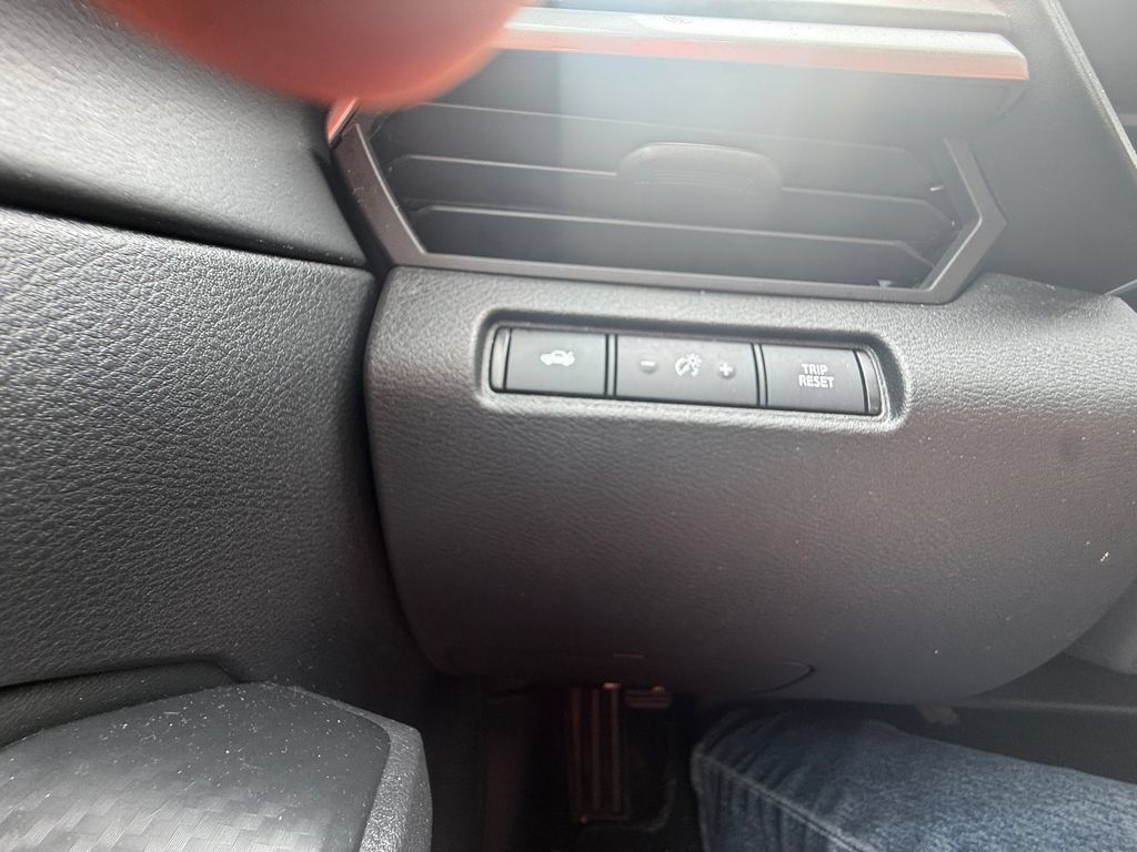 Used 2025 Nissan Altima 2.5 SV FWD image 19
