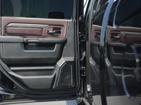 Used 2025 RAM 2500 Limited AWD/4WD image 31