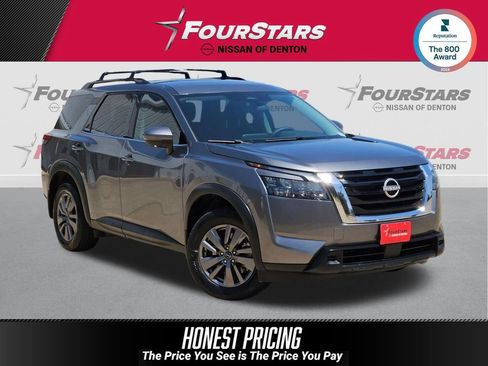 Used 2025 Nissan Pathfinder SV FWD image 1
