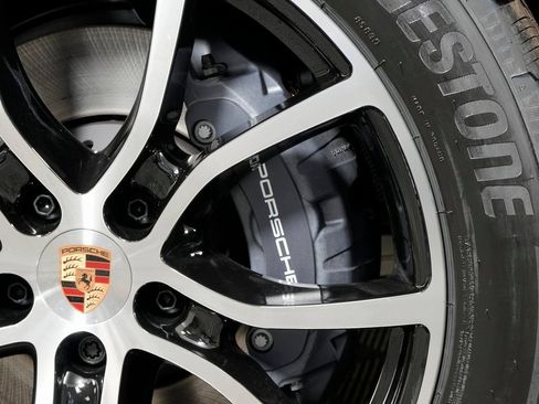 Certified 2026 Porsche Cayenne AWD/4WD image 42