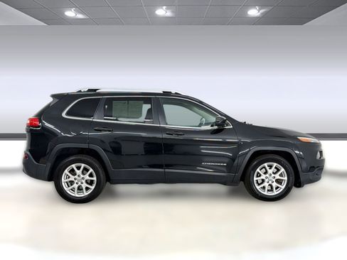 Used 2016 Jeep Cherokee Latitude FWD image 8