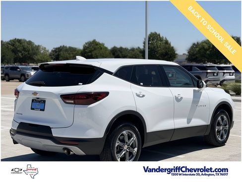 Certified 2025 Chevrolet Blazer LT FWD image 4