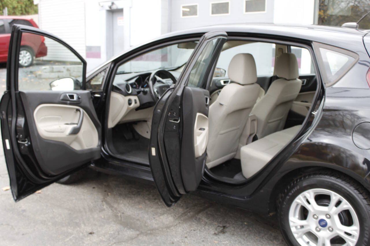 Used 2015 Ford Fiesta SE FWD image 30